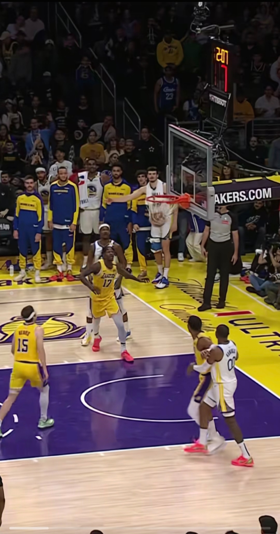 英雄联盟s15-关于冲刺阶段NBA总决赛焦点战，葡萄牙体育外线爆发，目标明确，临场指挥获称赞的信息