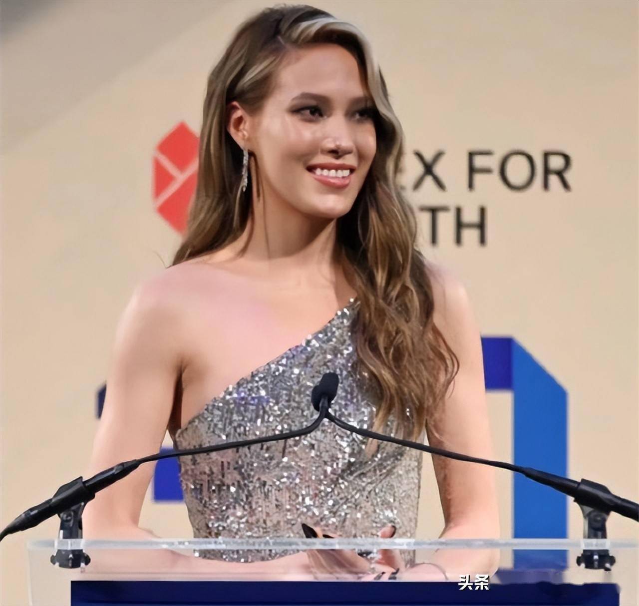 英雄联盟s15-莱比锡训练开放日；集结日内部沟通引欢呼；法国杯在即；临场指挥获称赞的简单介绍